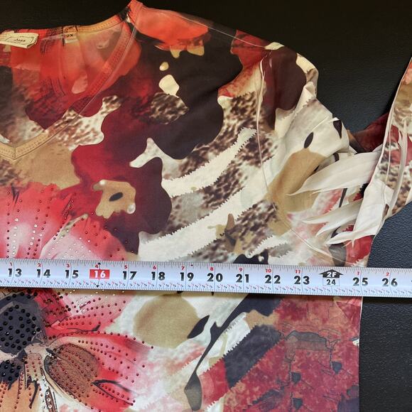 Jess Jane Top 2X Red Floral Sparkle Bling Micro Fiber Art to Wear Stretchy USA - Picture 9 of 11